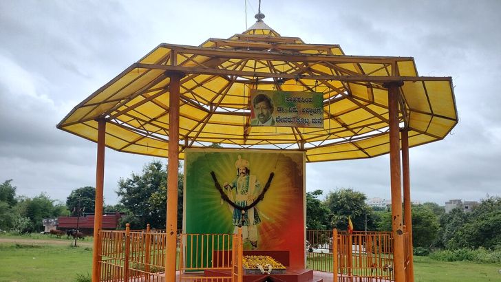 https://salarnews.in/public/uploads/images/newsimages/maannewsimage30082025_012035_Karnataka Edu Minister (1).jpg